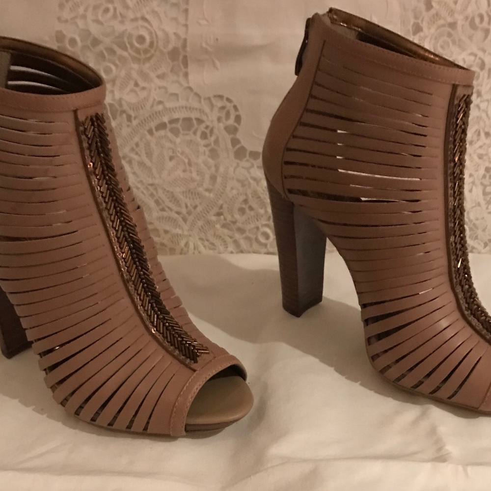 Vince Cameo 6B platform, bootie, beaded, 4"heel